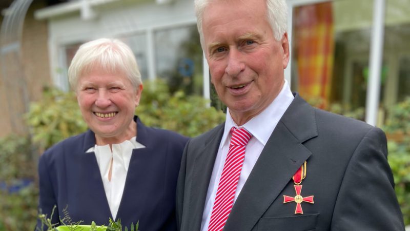 Hans und Liselotte Blank bei der Verleihung durch den Landrat  Text Günter Schmidt/Foto Hans Blank